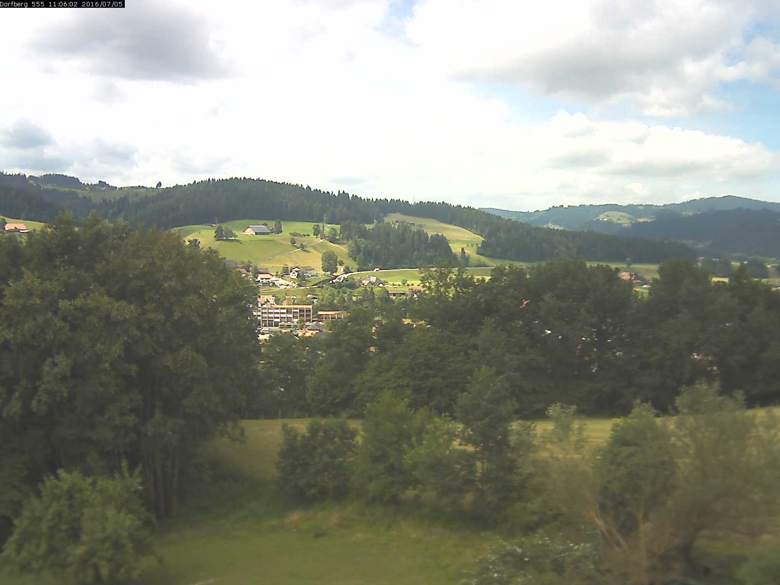 Webcam-Bild: Aussicht vom Dorfberg in Langnau 20160705-110601