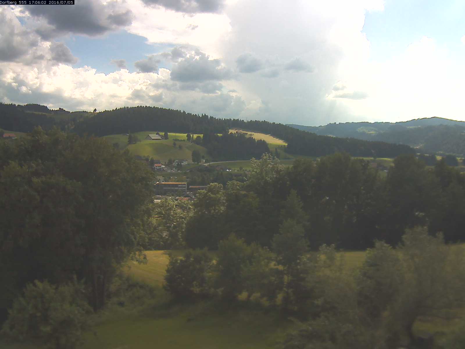 Webcam-Bild: Aussicht vom Dorfberg in Langnau 20160705-170601