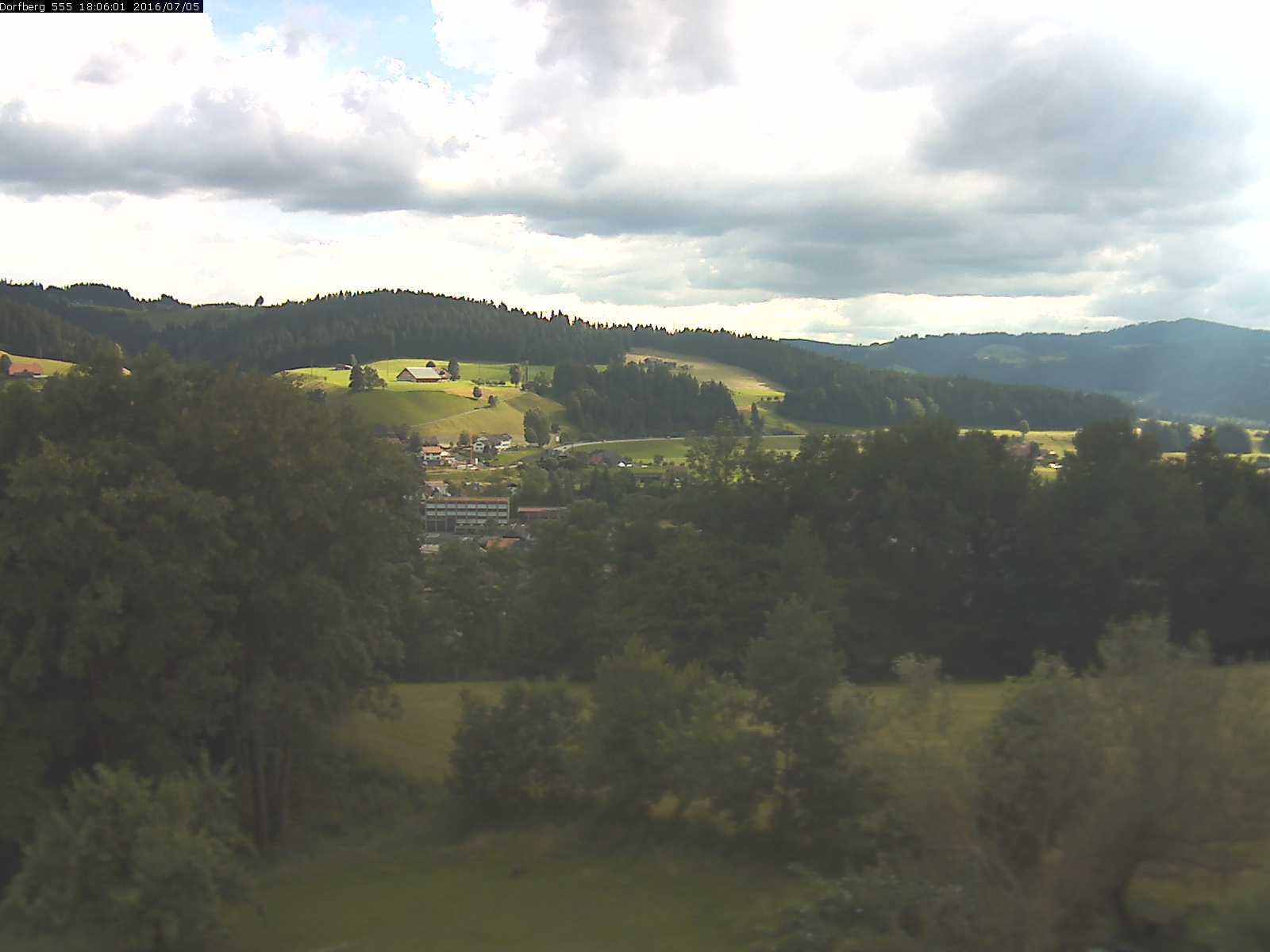 Webcam-Bild: Aussicht vom Dorfberg in Langnau 20160705-180601