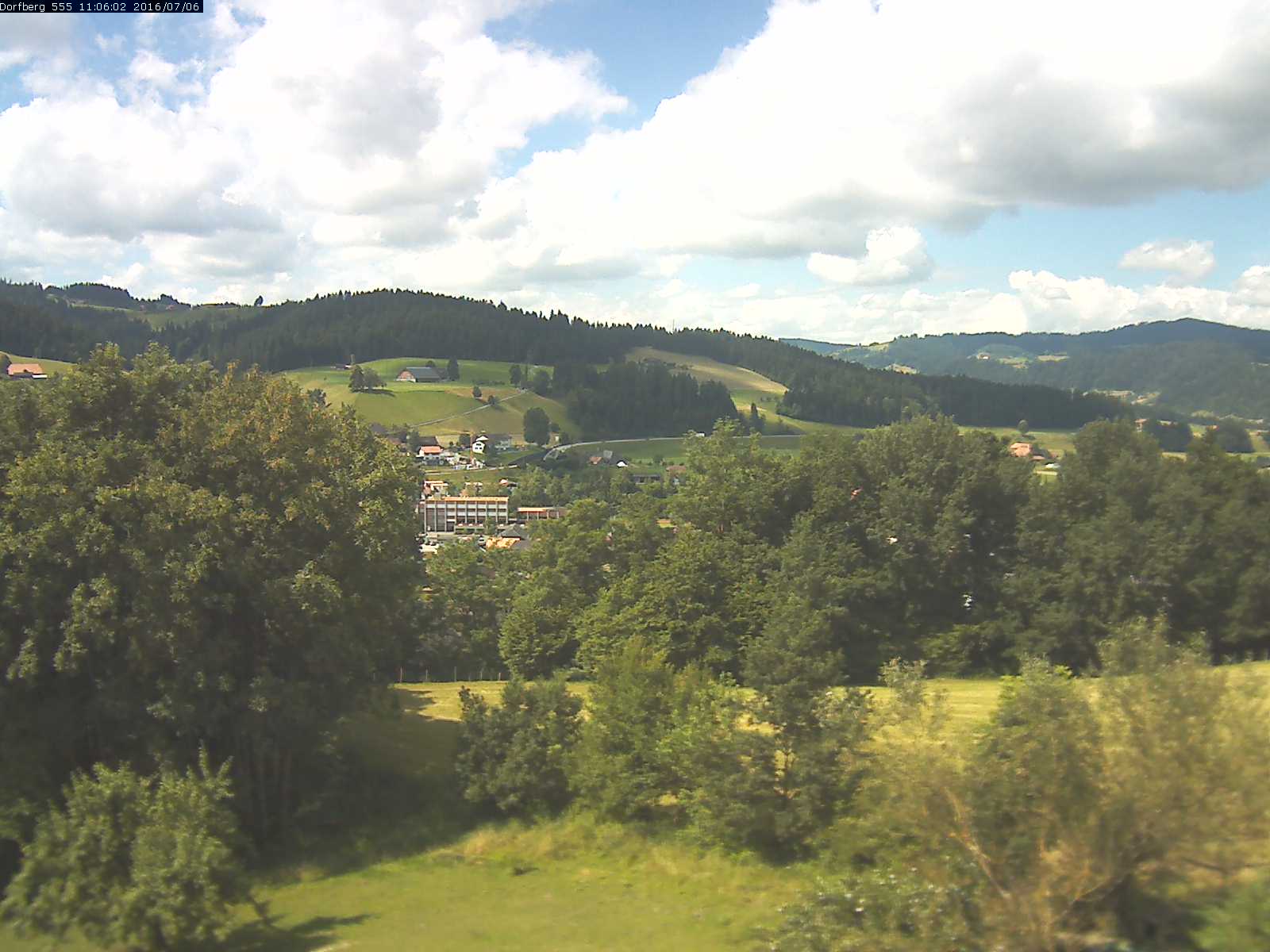 Webcam-Bild: Aussicht vom Dorfberg in Langnau 20160706-110601