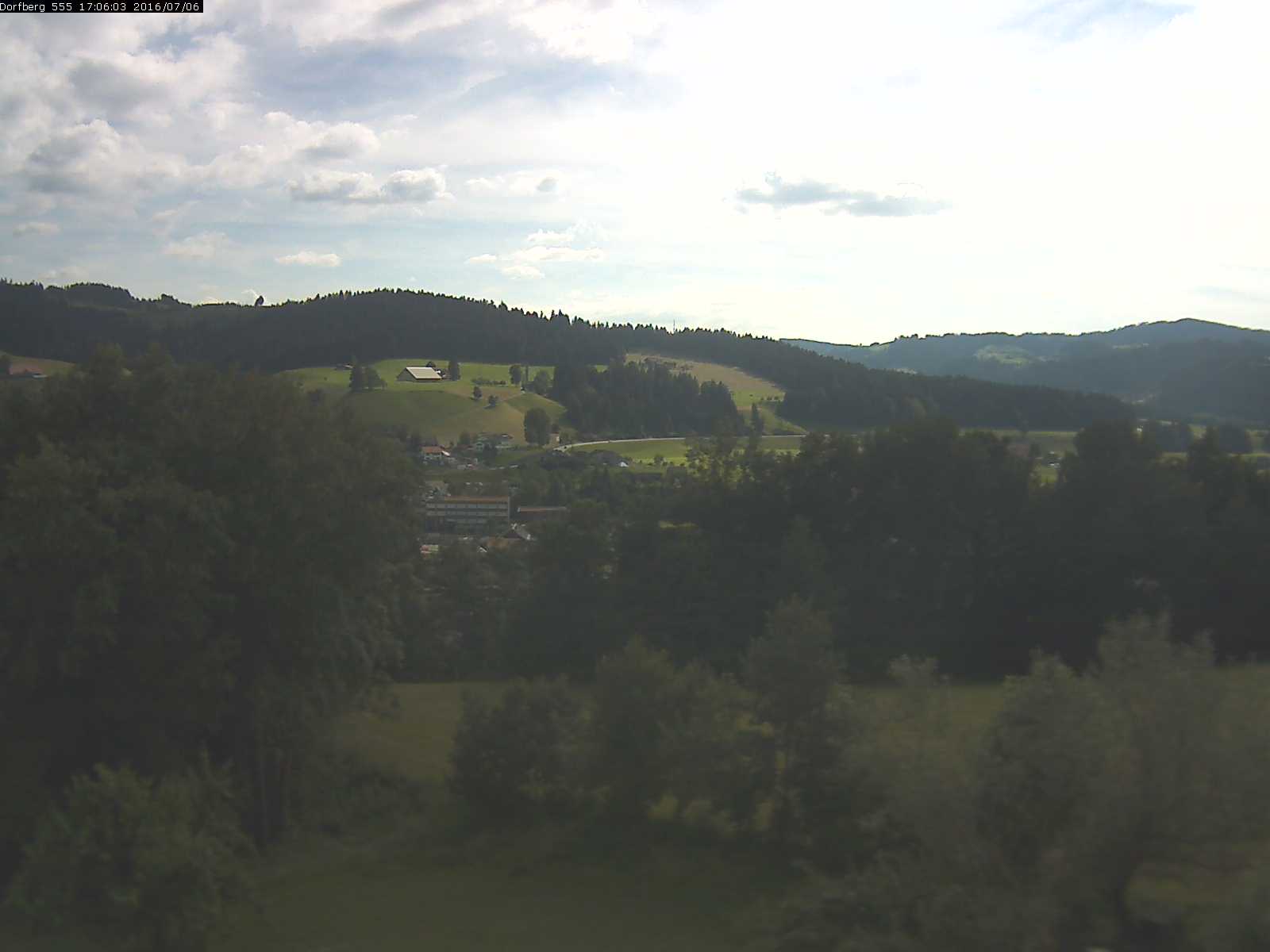 Webcam-Bild: Aussicht vom Dorfberg in Langnau 20160706-170601