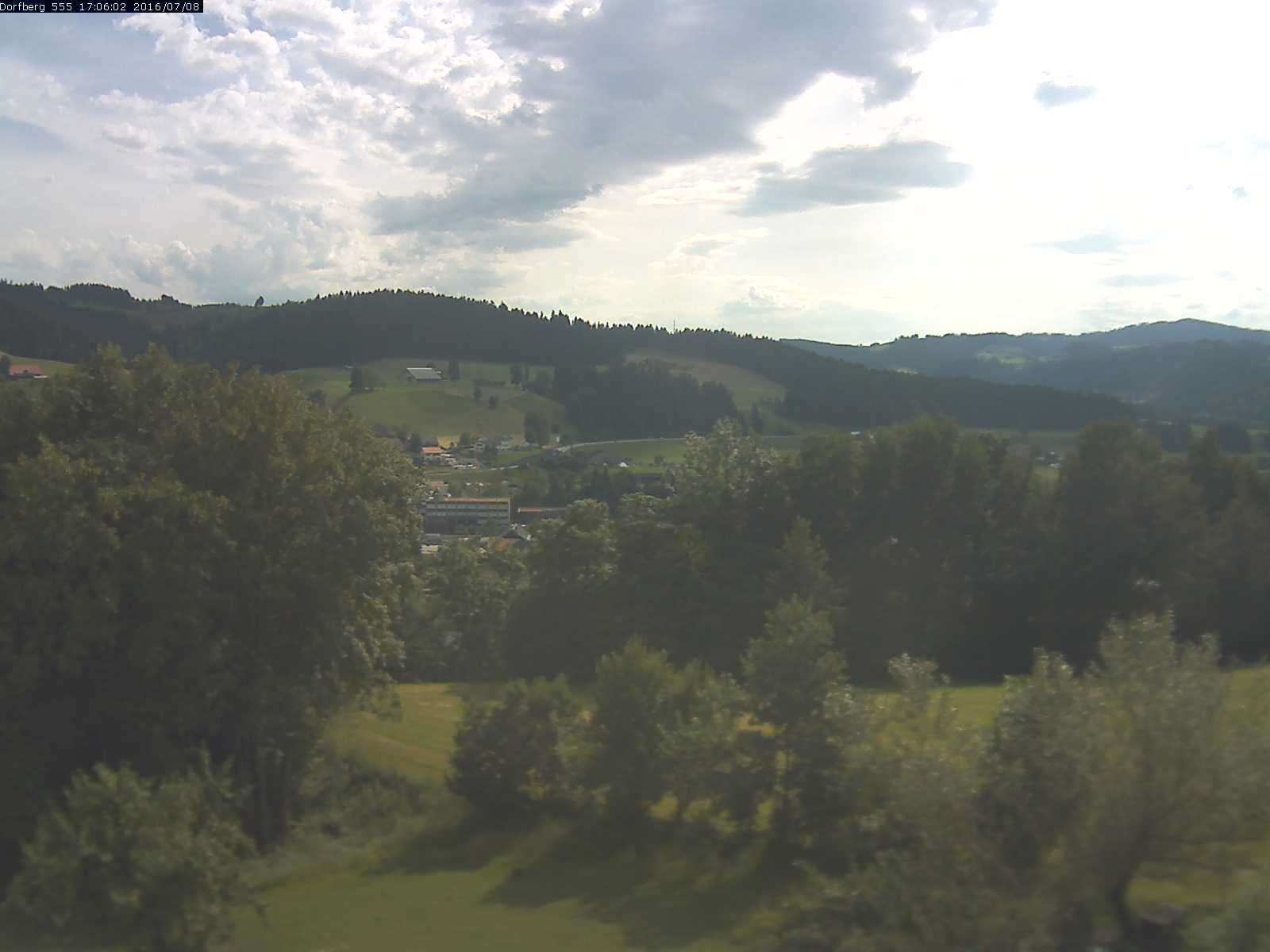 Webcam-Bild: Aussicht vom Dorfberg in Langnau 20160708-170601