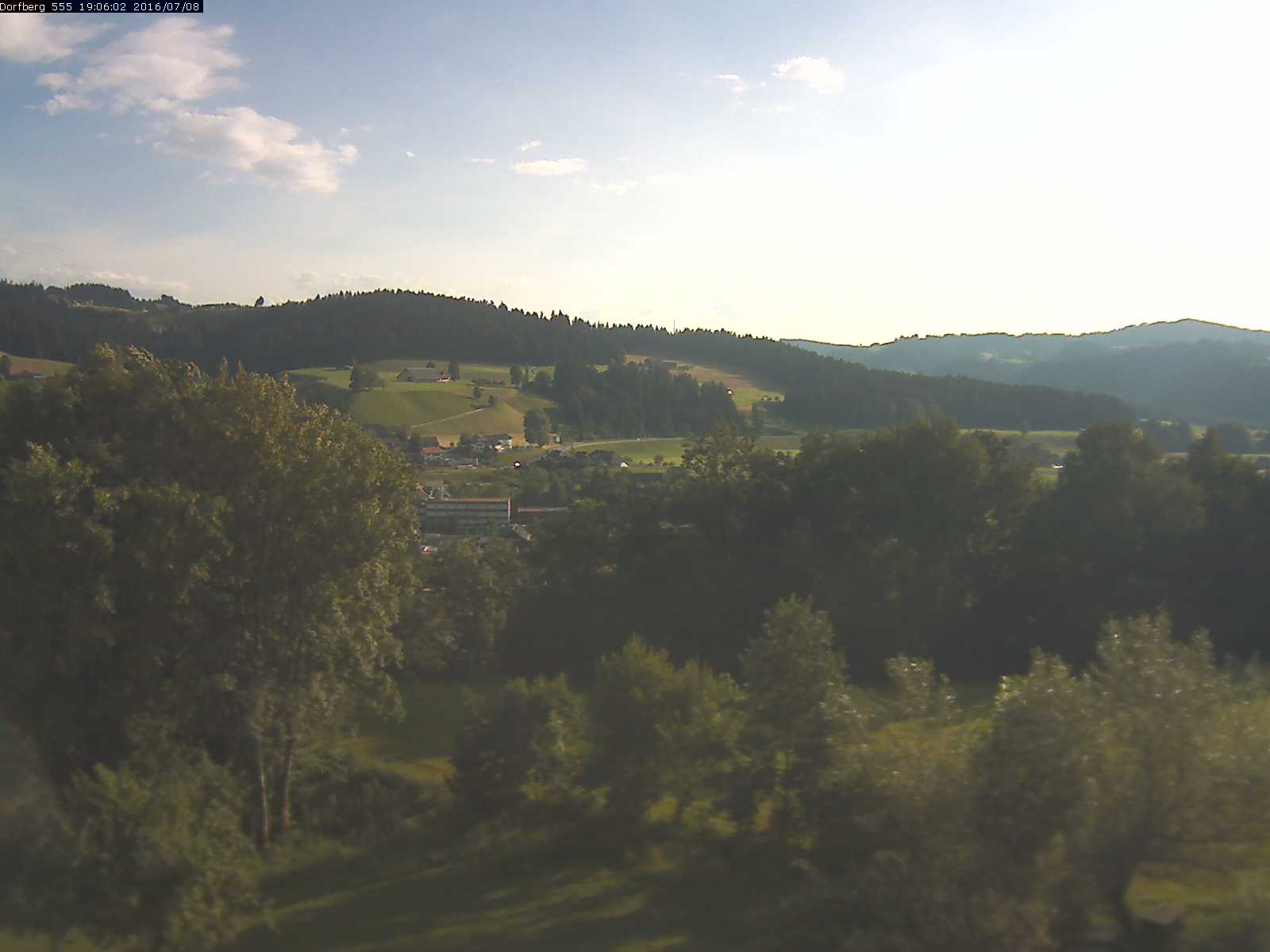 Webcam-Bild: Aussicht vom Dorfberg in Langnau 20160708-190601