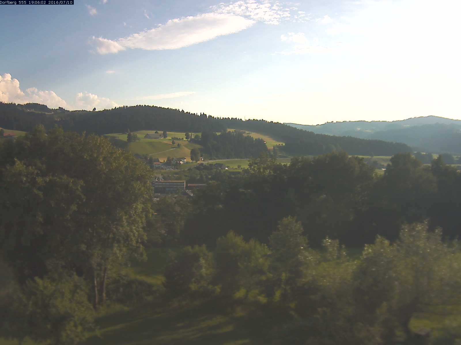 Webcam-Bild: Aussicht vom Dorfberg in Langnau 20160710-190601
