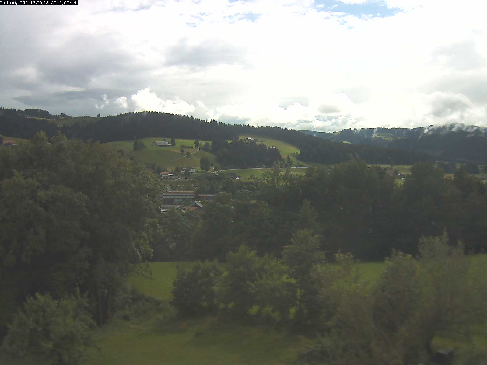 Webcam-Bild: Aussicht vom Dorfberg in Langnau 20160714-170601