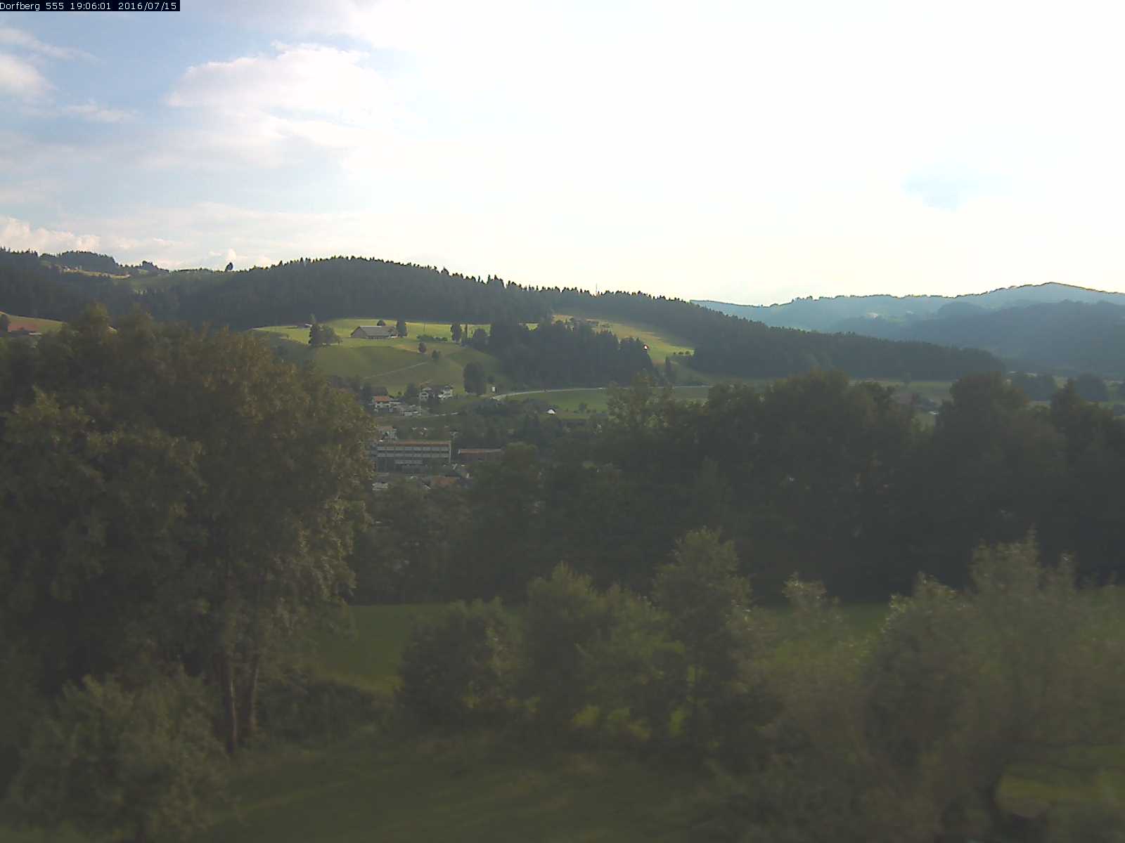 Webcam-Bild: Aussicht vom Dorfberg in Langnau 20160715-190601