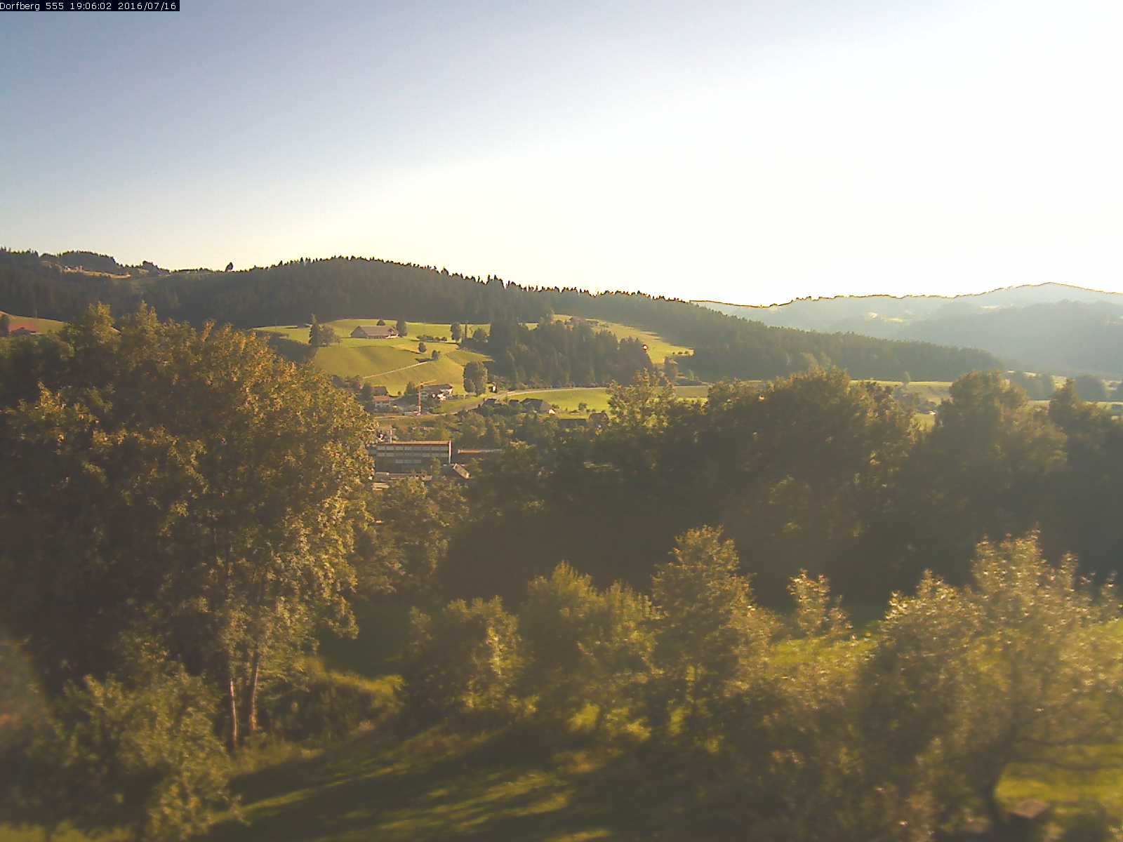 Webcam-Bild: Aussicht vom Dorfberg in Langnau 20160716-190601