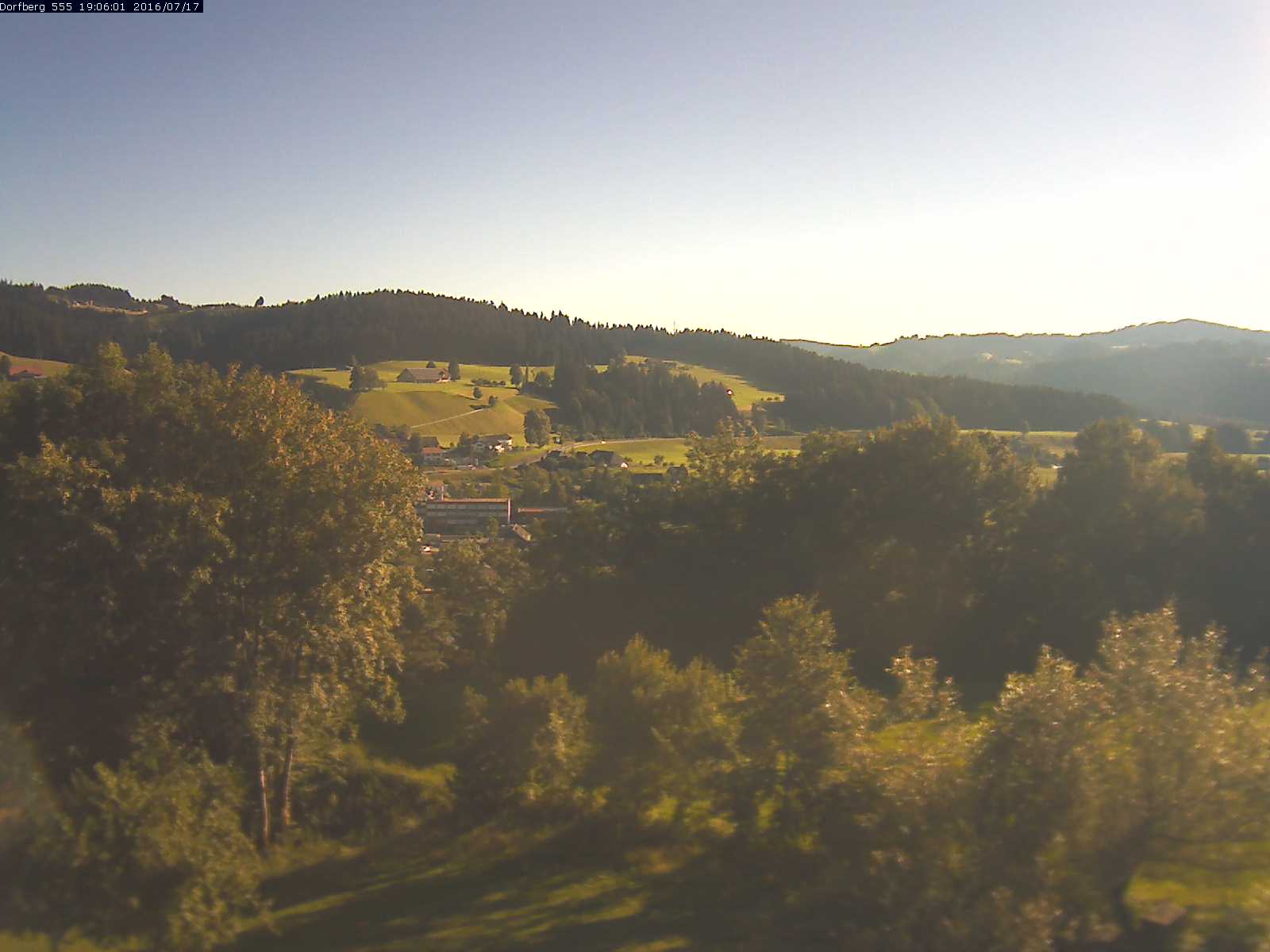 Webcam-Bild: Aussicht vom Dorfberg in Langnau 20160717-190601