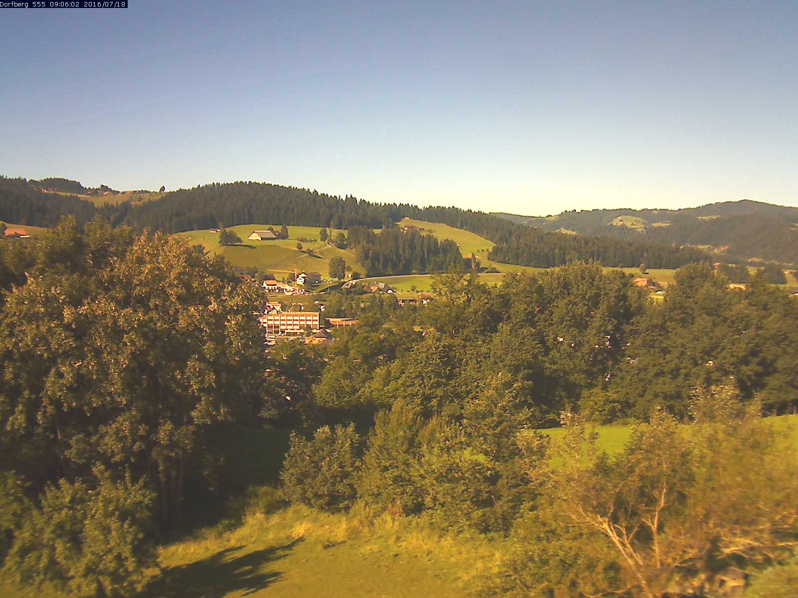 Webcam-Bild: Aussicht vom Dorfberg in Langnau 20160718-090601