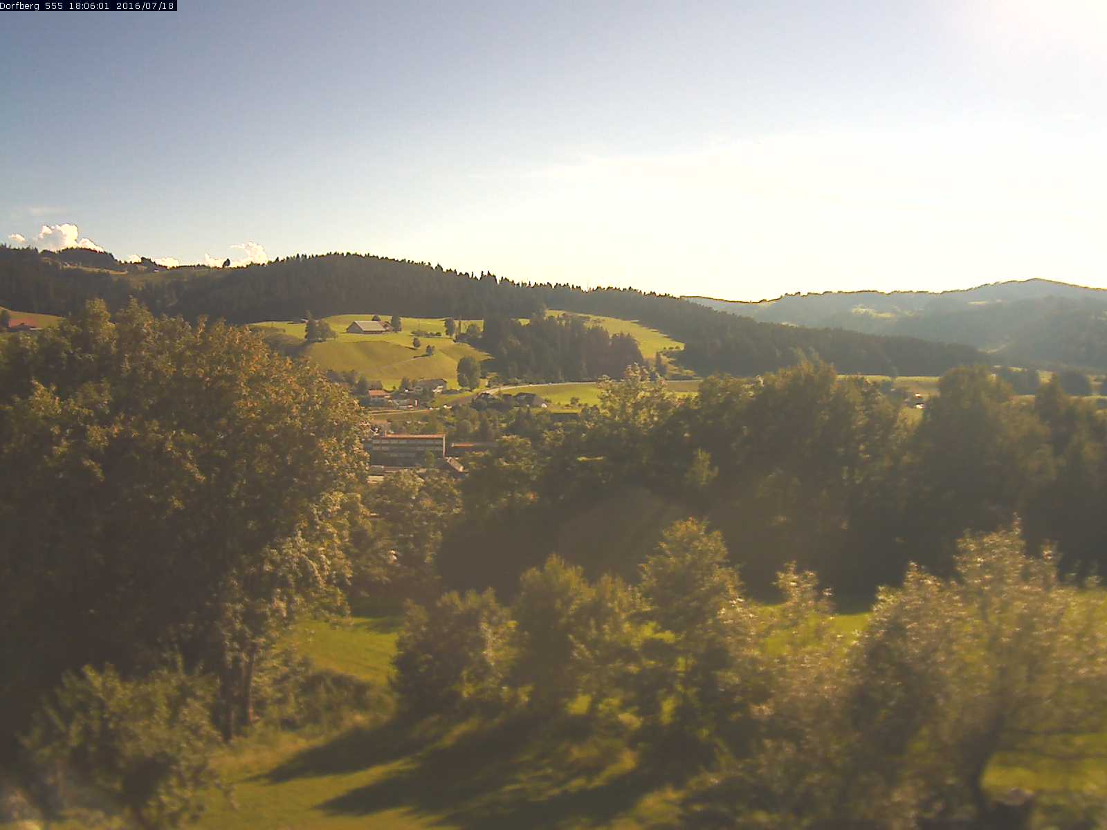 Webcam-Bild: Aussicht vom Dorfberg in Langnau 20160718-180601