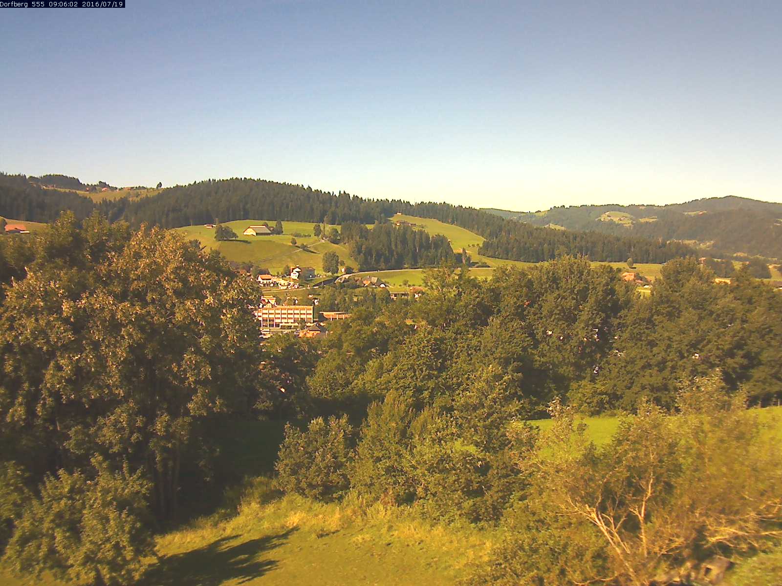 Webcam-Bild: Aussicht vom Dorfberg in Langnau 20160719-090601