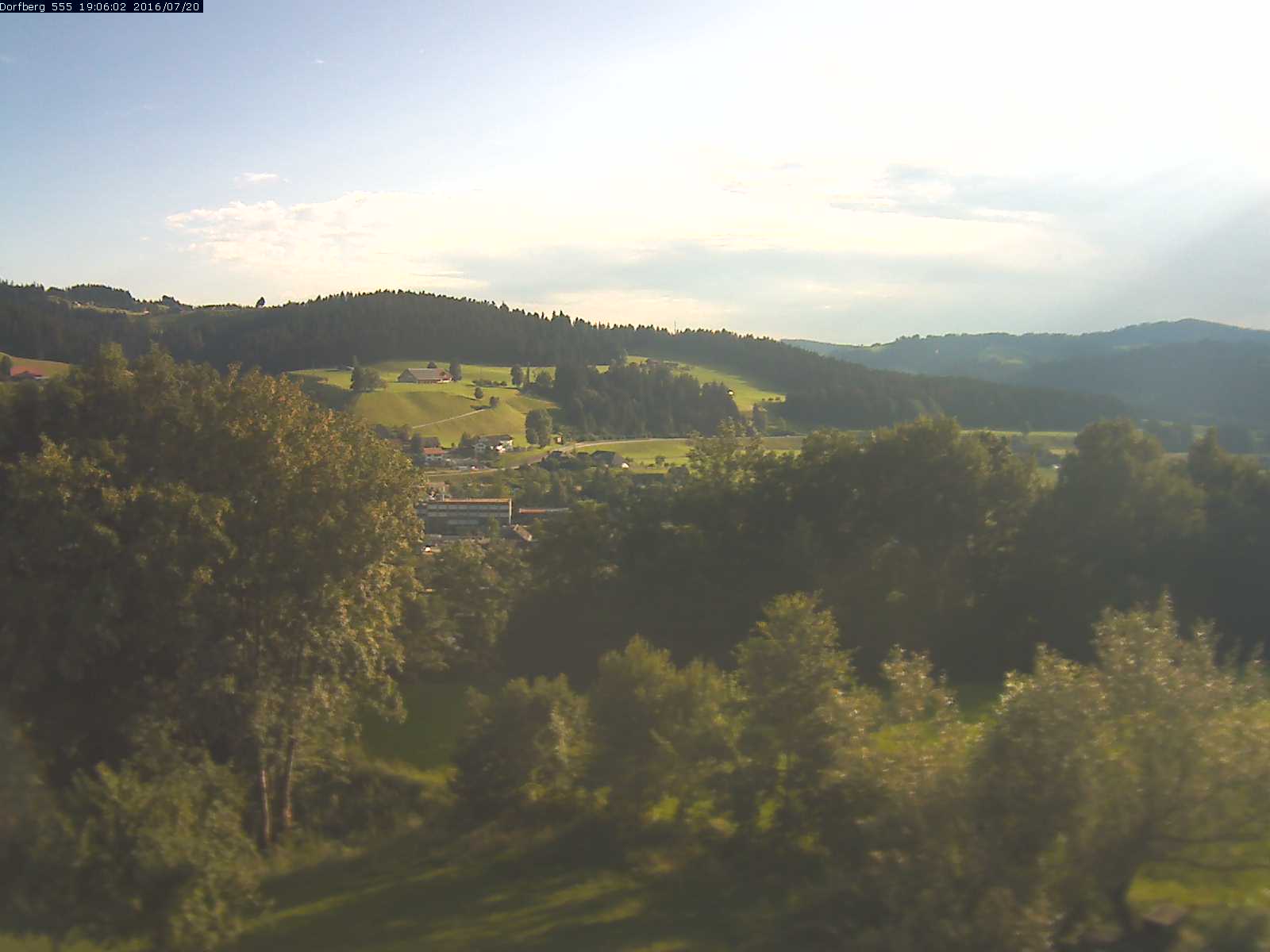 Webcam-Bild: Aussicht vom Dorfberg in Langnau 20160720-190601