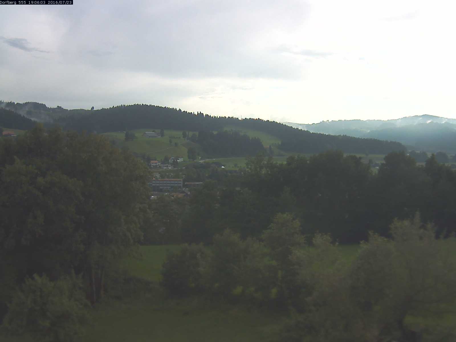 Webcam-Bild: Aussicht vom Dorfberg in Langnau 20160723-190601