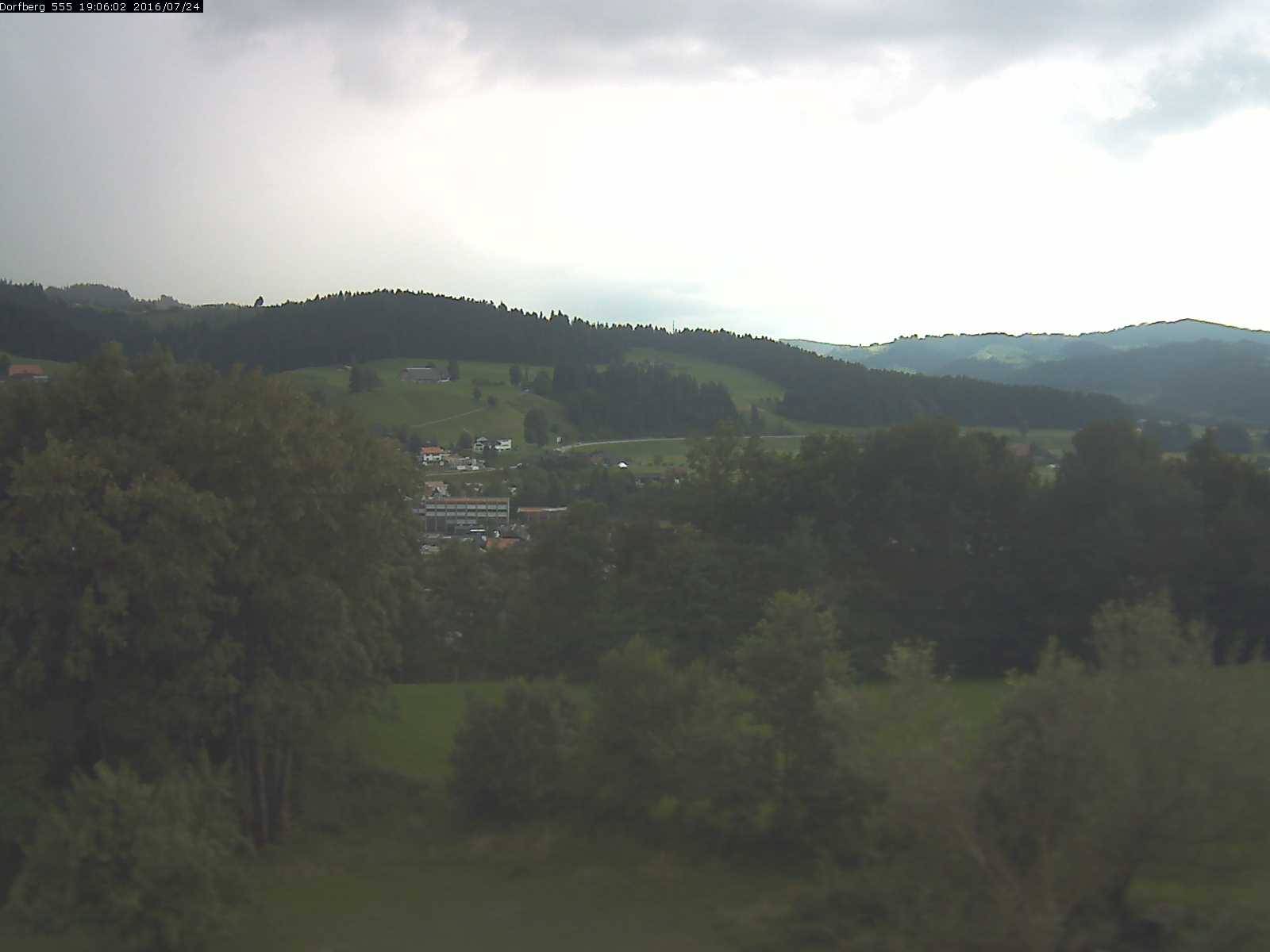 Webcam-Bild: Aussicht vom Dorfberg in Langnau 20160724-190601