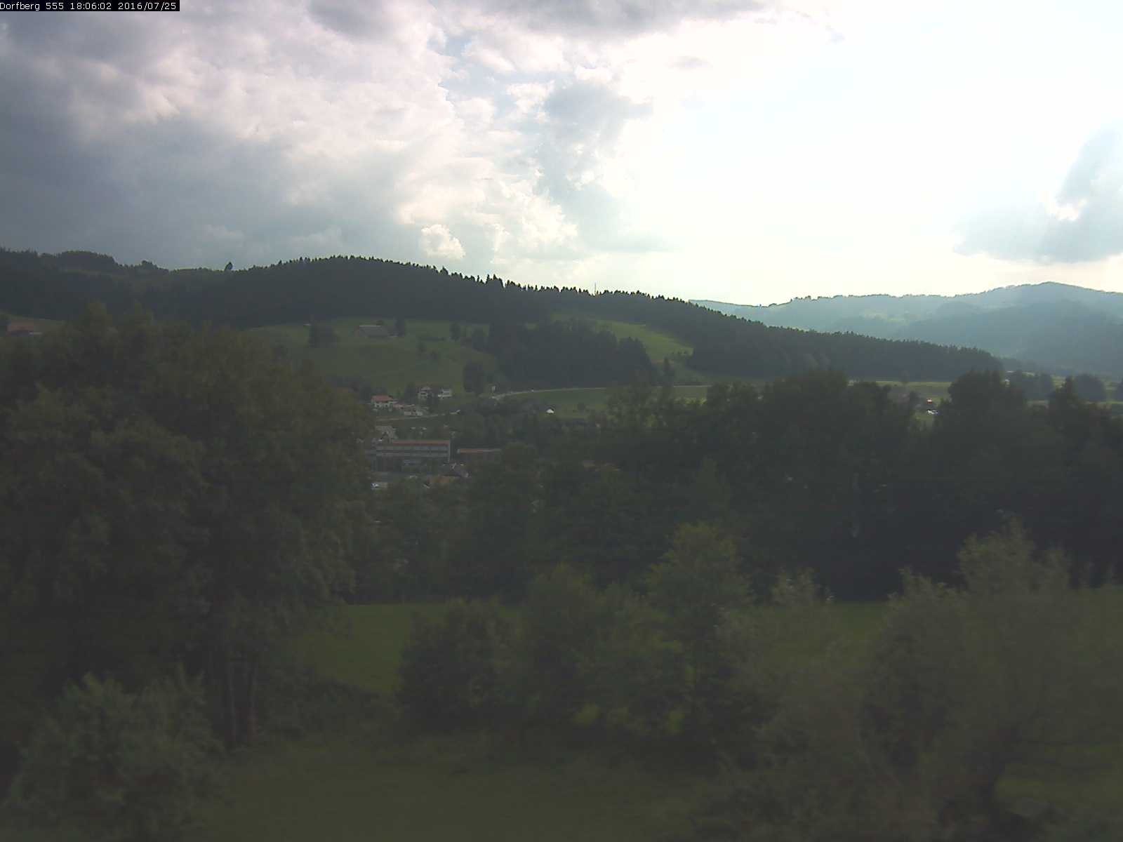Webcam-Bild: Aussicht vom Dorfberg in Langnau 20160725-180601