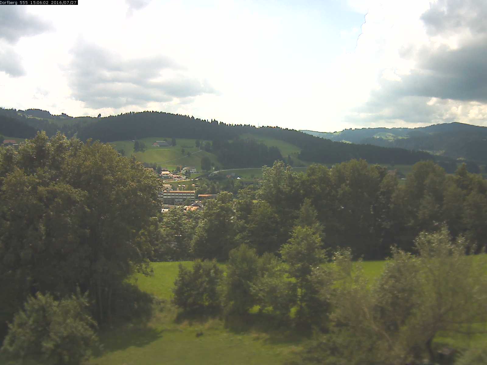 Webcam-Bild: Aussicht vom Dorfberg in Langnau 20160727-150601
