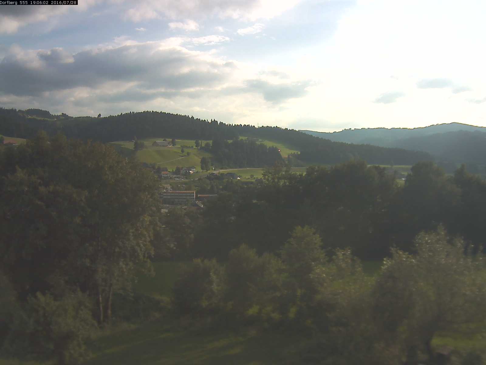 Webcam-Bild: Aussicht vom Dorfberg in Langnau 20160728-190601