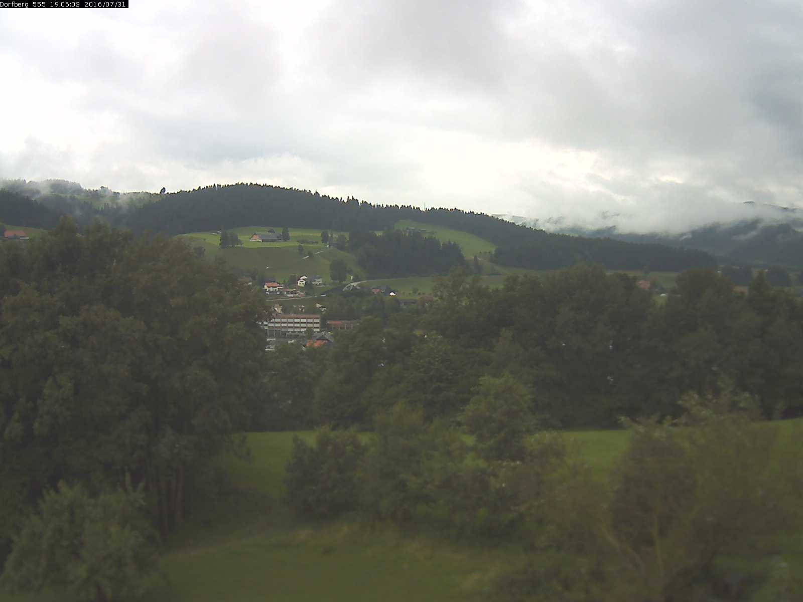 Webcam-Bild: Aussicht vom Dorfberg in Langnau 20160731-190601