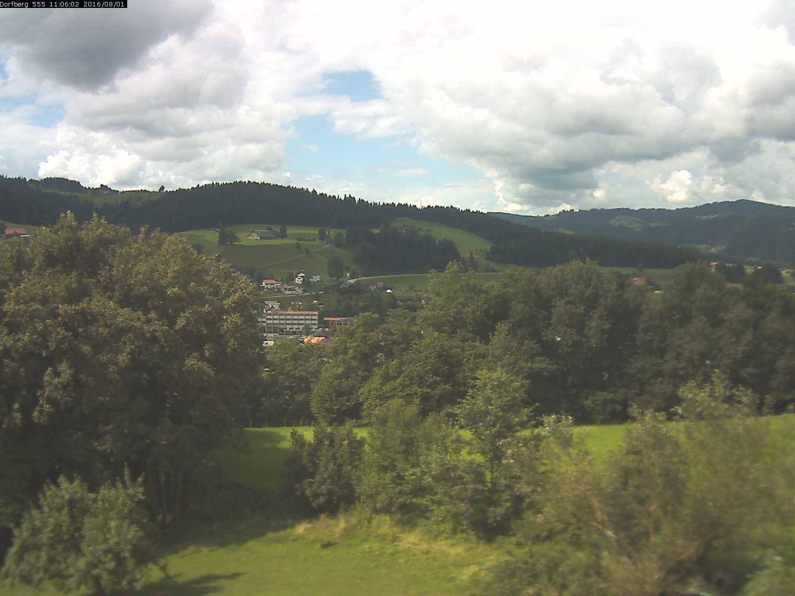 Webcam-Bild: Aussicht vom Dorfberg in Langnau 20160801-110601