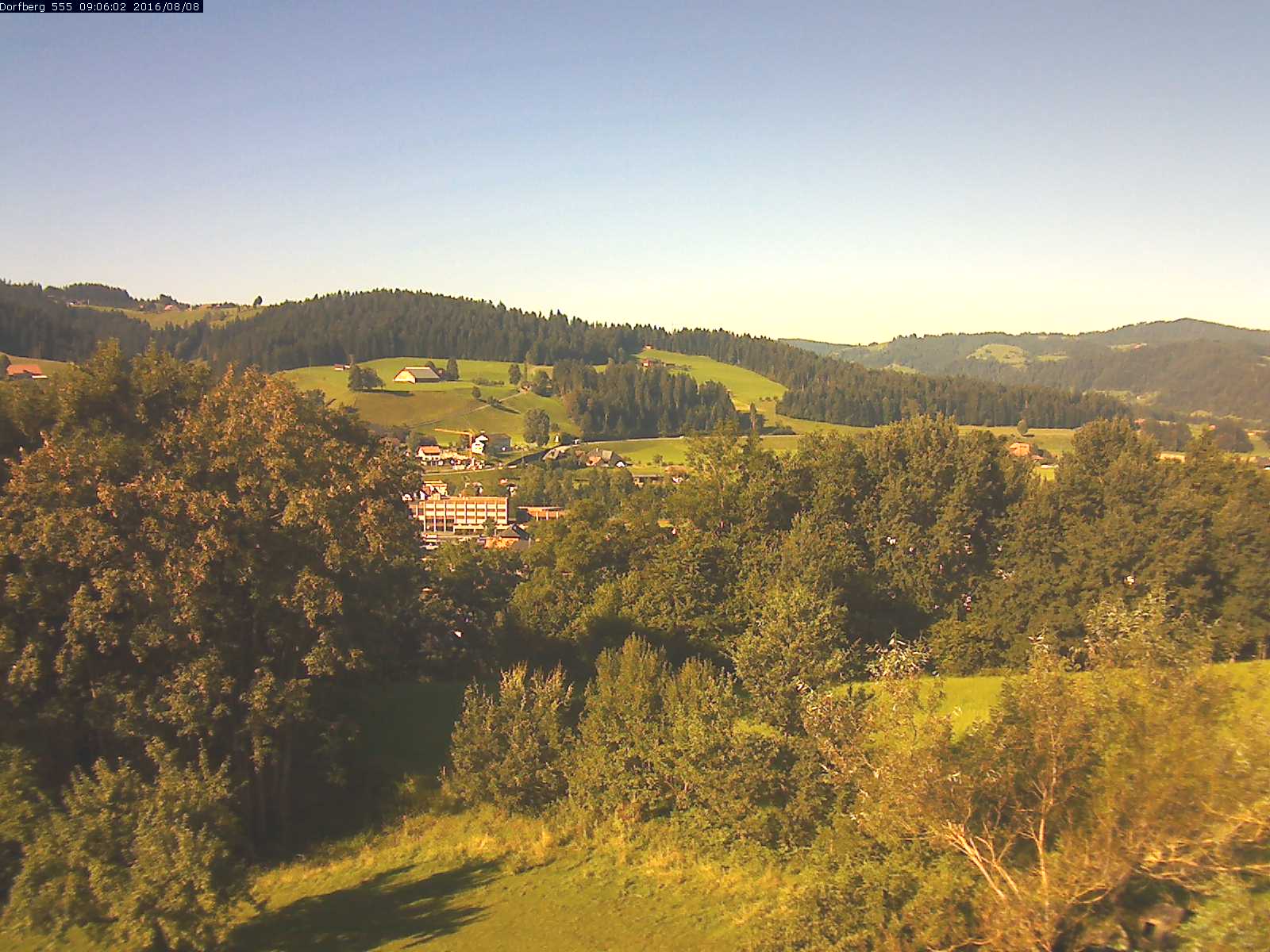 Webcam-Bild: Aussicht vom Dorfberg in Langnau 20160808-090601