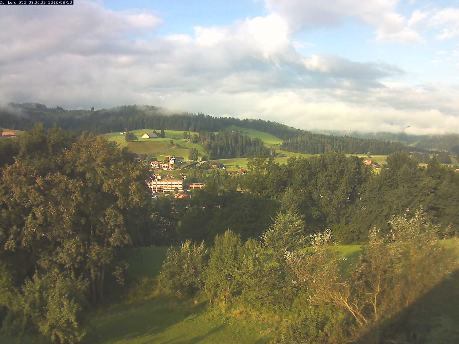 Webcam-Bild: Aussicht vom Dorfberg in Langnau 20160810-080601