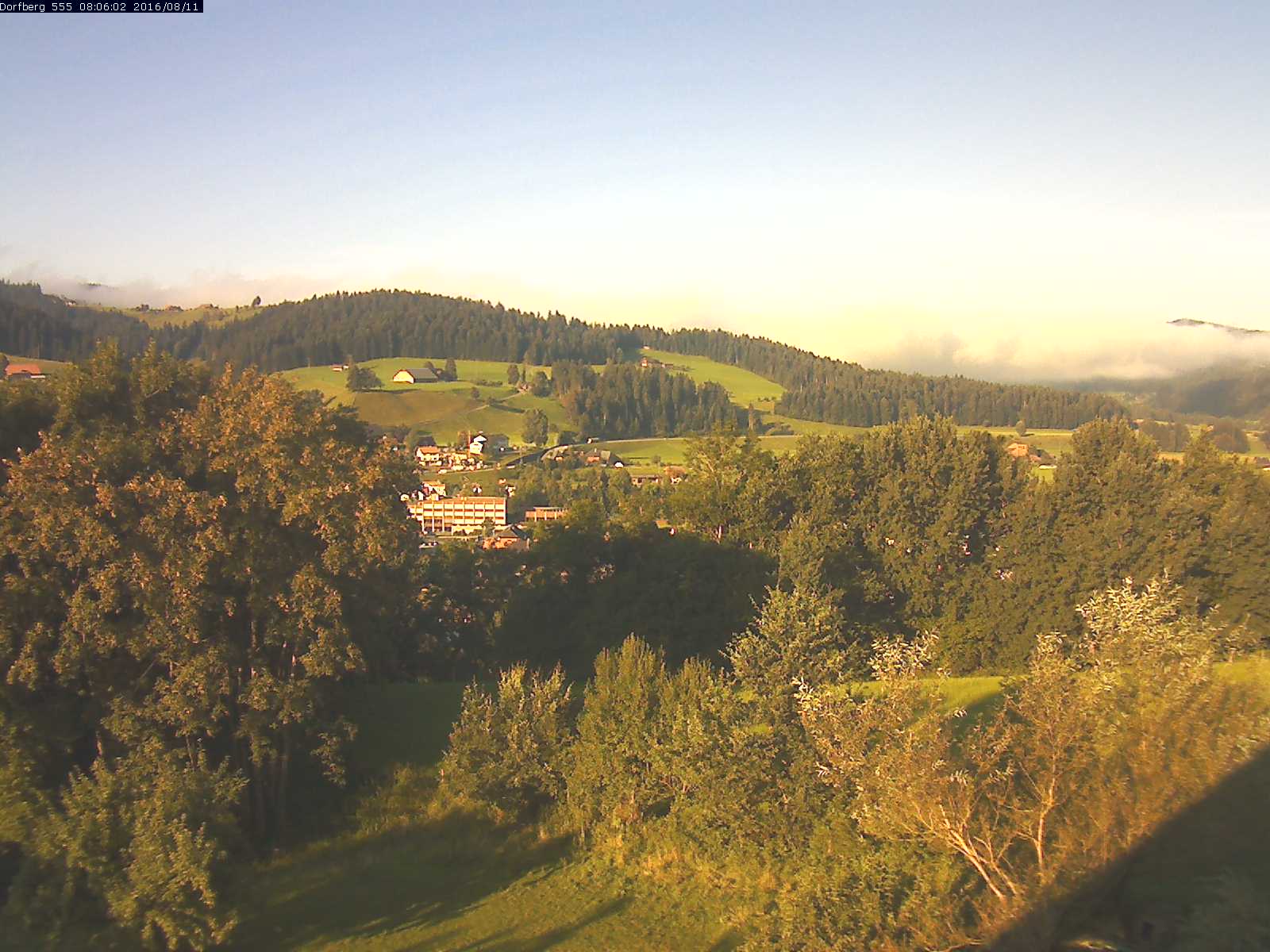 Webcam-Bild: Aussicht vom Dorfberg in Langnau 20160811-080601