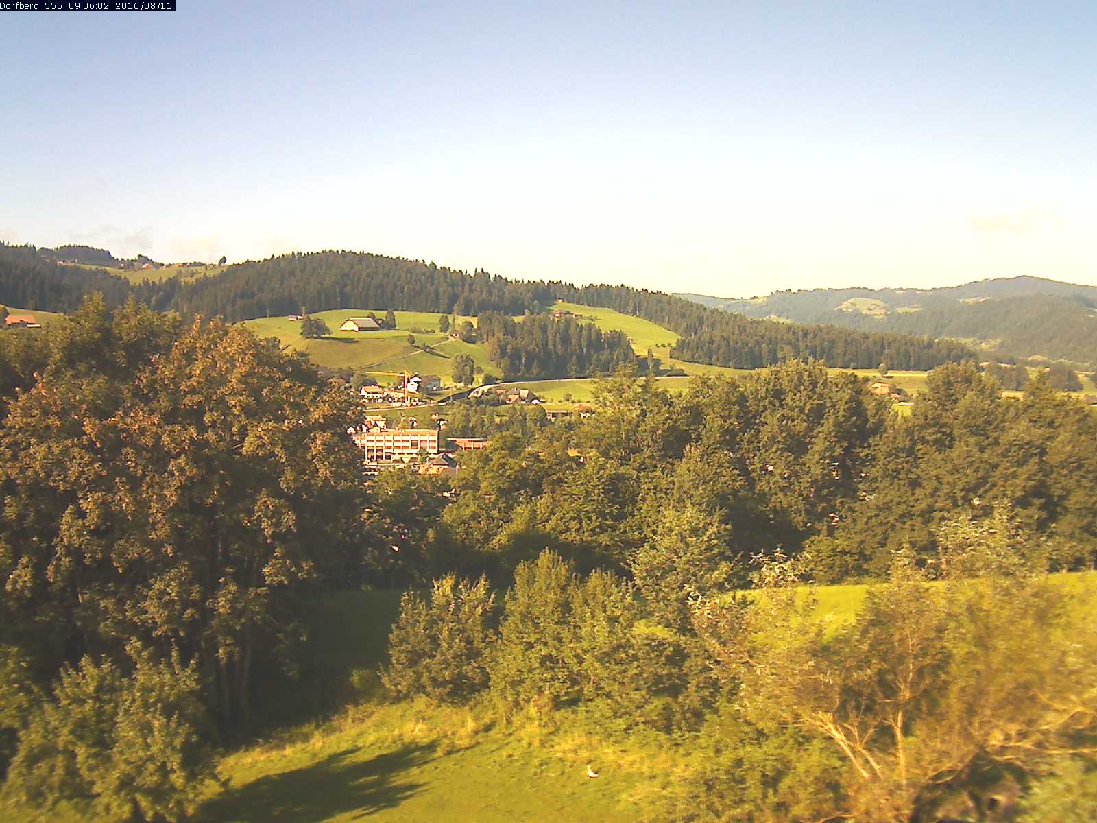 Webcam-Bild: Aussicht vom Dorfberg in Langnau 20160811-090601