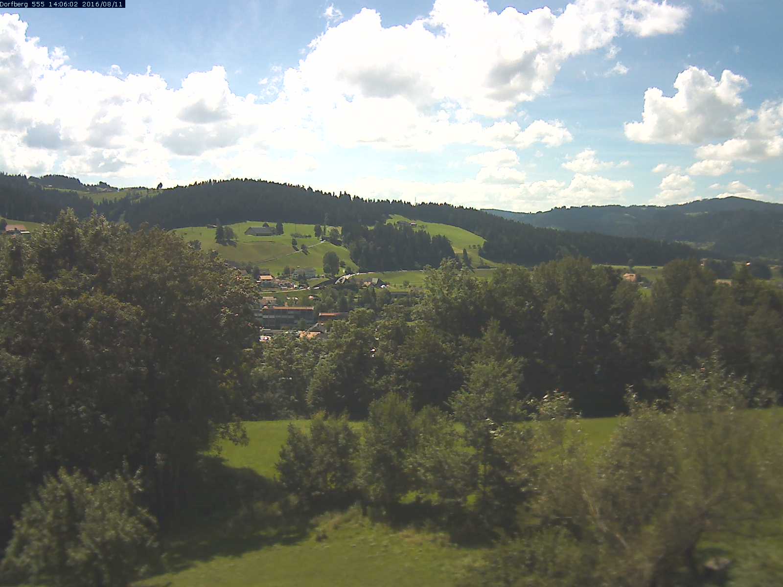Webcam-Bild: Aussicht vom Dorfberg in Langnau 20160811-140601