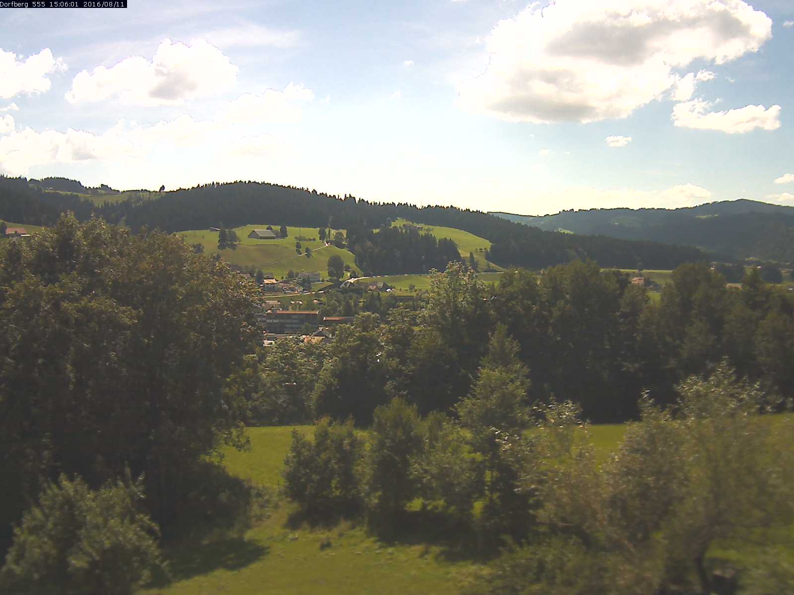 Webcam-Bild: Aussicht vom Dorfberg in Langnau 20160811-150601