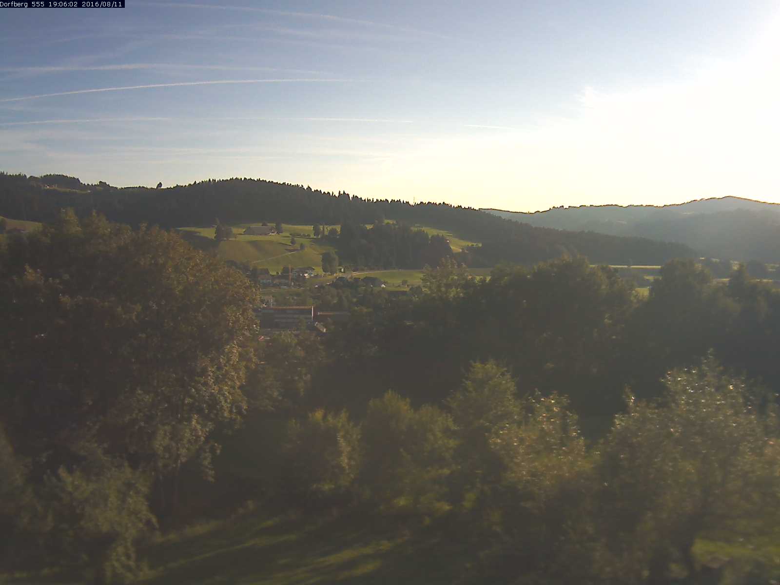 Webcam-Bild: Aussicht vom Dorfberg in Langnau 20160811-190601