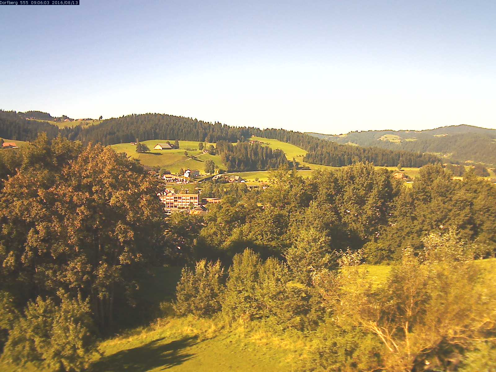Webcam-Bild: Aussicht vom Dorfberg in Langnau 20160813-090601
