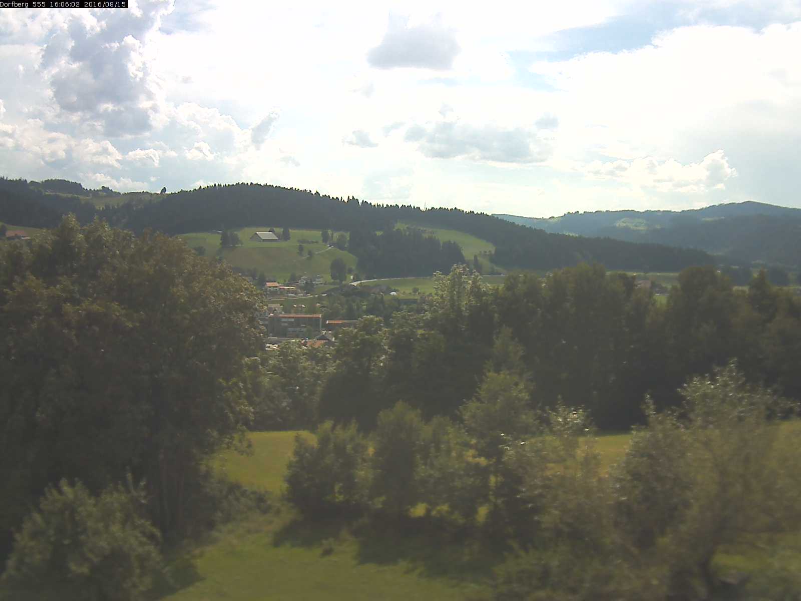 Webcam-Bild: Aussicht vom Dorfberg in Langnau 20160815-160601
