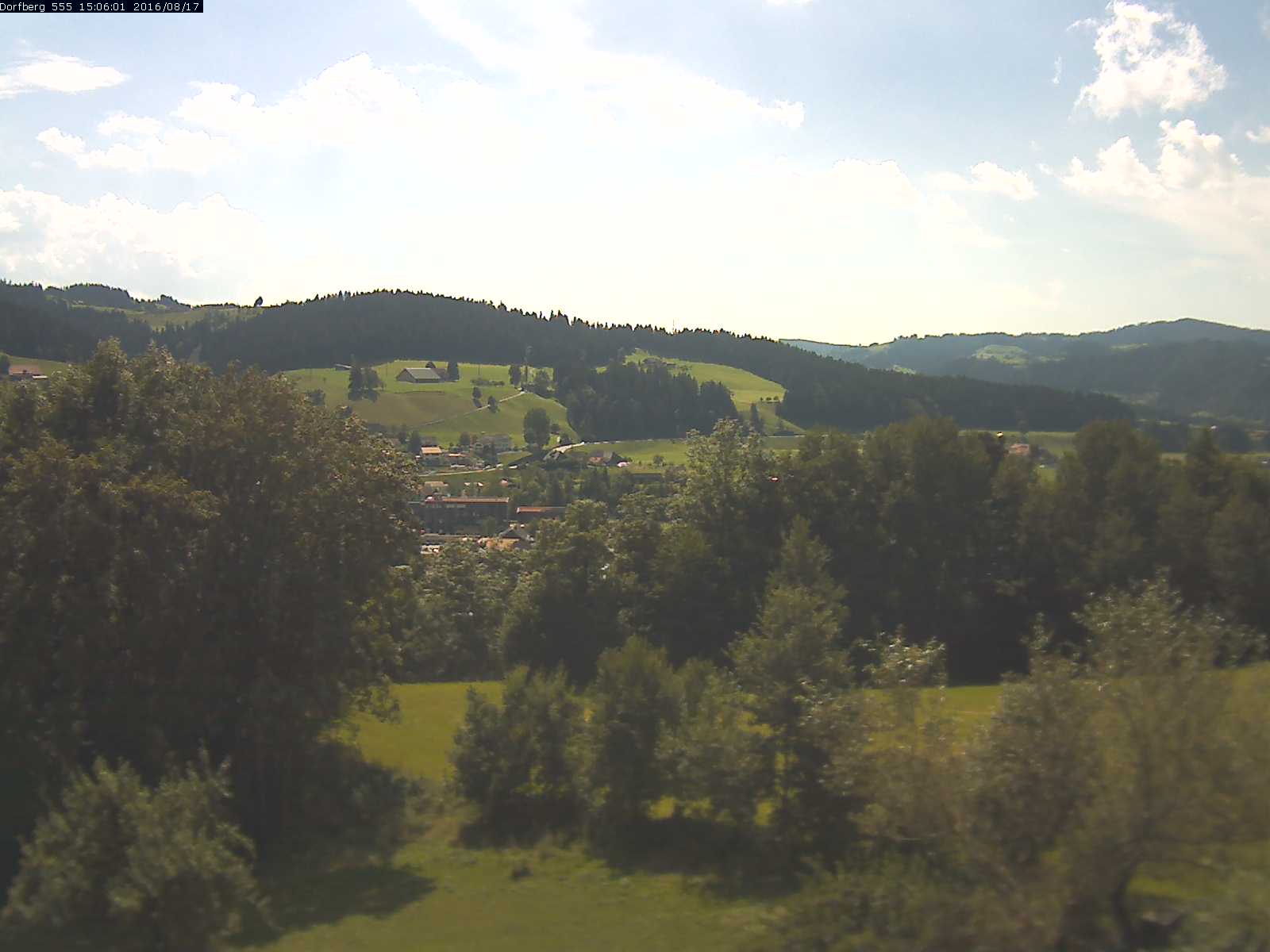 Webcam-Bild: Aussicht vom Dorfberg in Langnau 20160817-150601