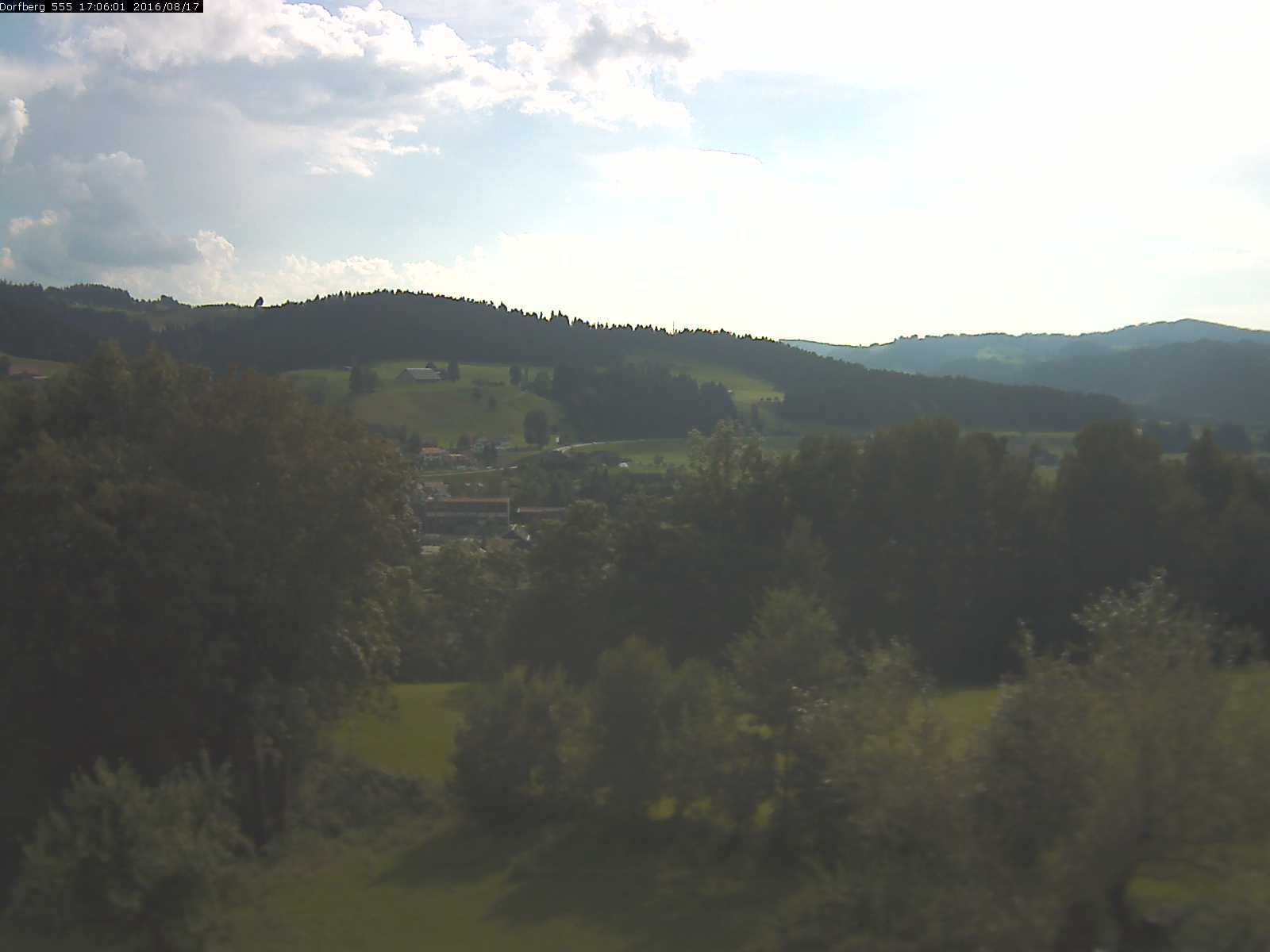Webcam-Bild: Aussicht vom Dorfberg in Langnau 20160817-170601