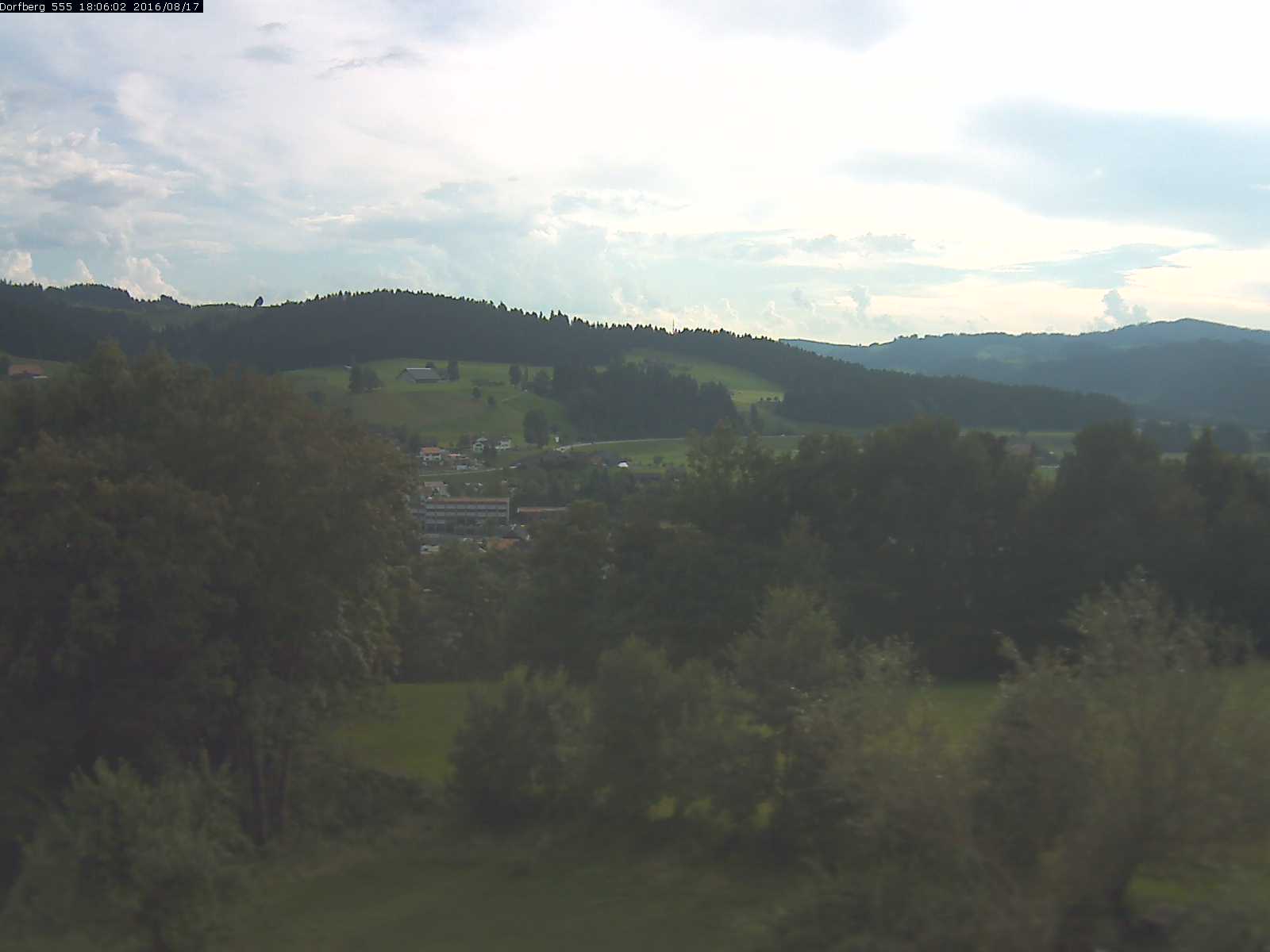 Webcam-Bild: Aussicht vom Dorfberg in Langnau 20160817-180601