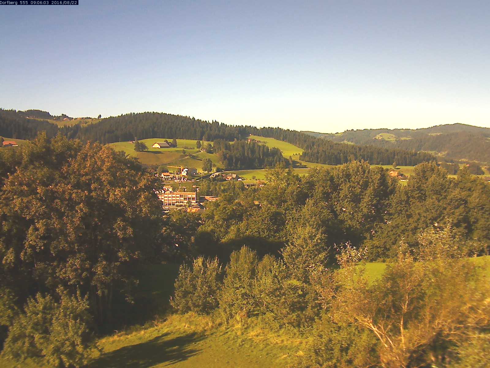 Webcam-Bild: Aussicht vom Dorfberg in Langnau 20160822-090601