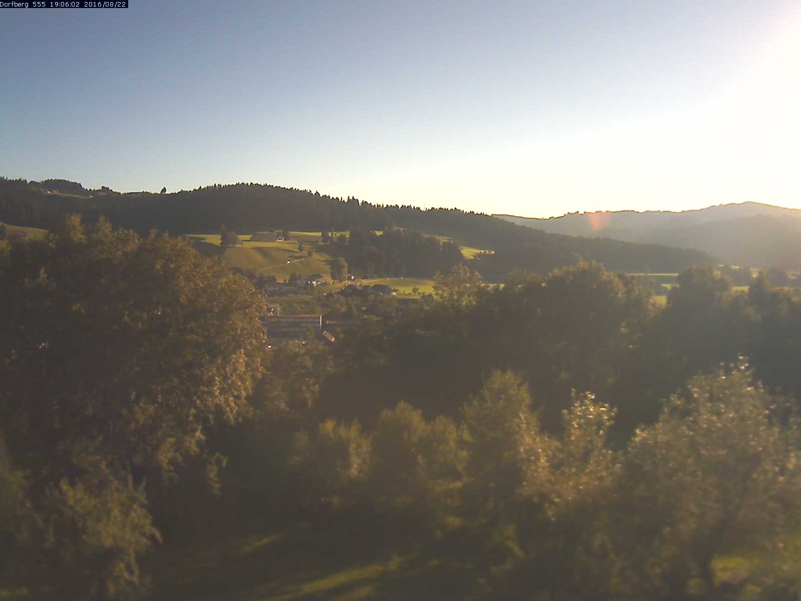 Webcam-Bild: Aussicht vom Dorfberg in Langnau 20160822-190602