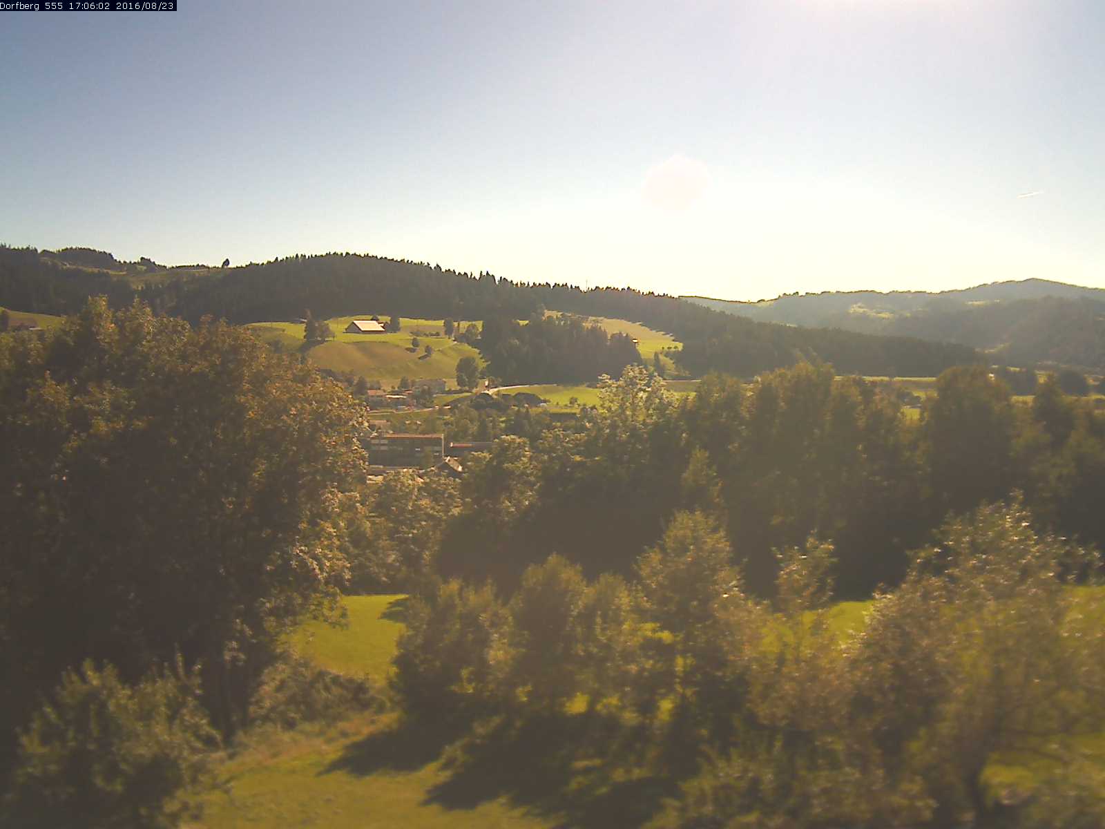 Webcam-Bild: Aussicht vom Dorfberg in Langnau 20160823-170601