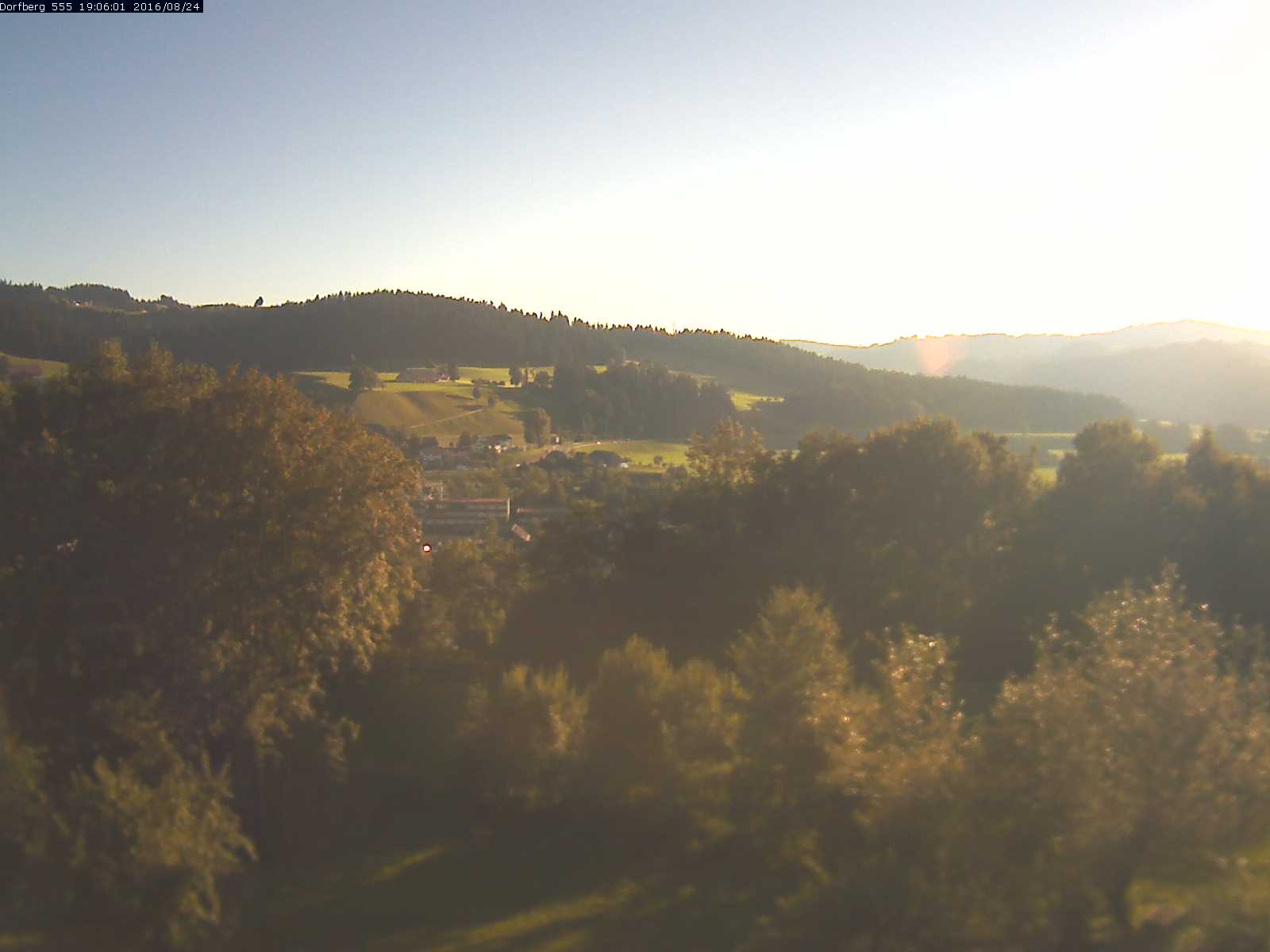 Webcam-Bild: Aussicht vom Dorfberg in Langnau 20160824-190601