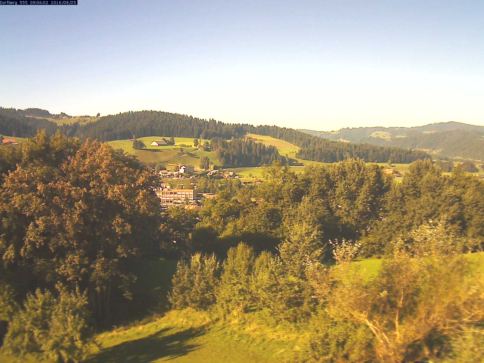 Webcam-Bild: Aussicht vom Dorfberg in Langnau 20160825-090601