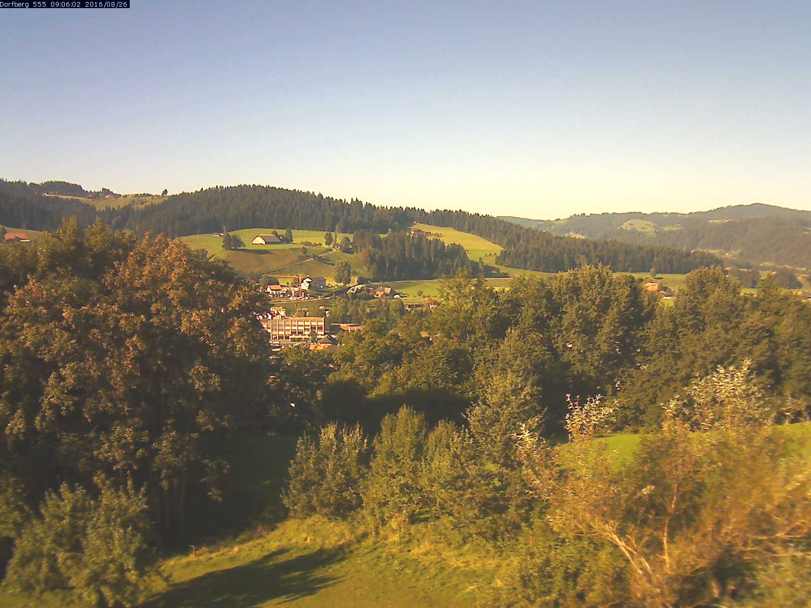 Webcam-Bild: Aussicht vom Dorfberg in Langnau 20160826-090601