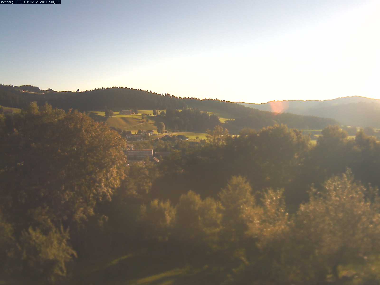 Webcam-Bild: Aussicht vom Dorfberg in Langnau 20160826-190601