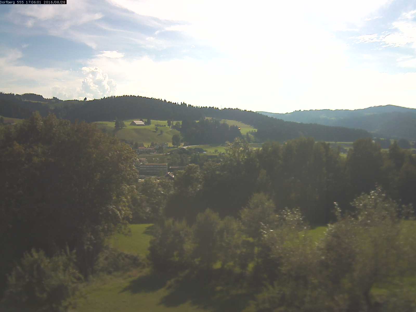 Webcam-Bild: Aussicht vom Dorfberg in Langnau 20160828-170601