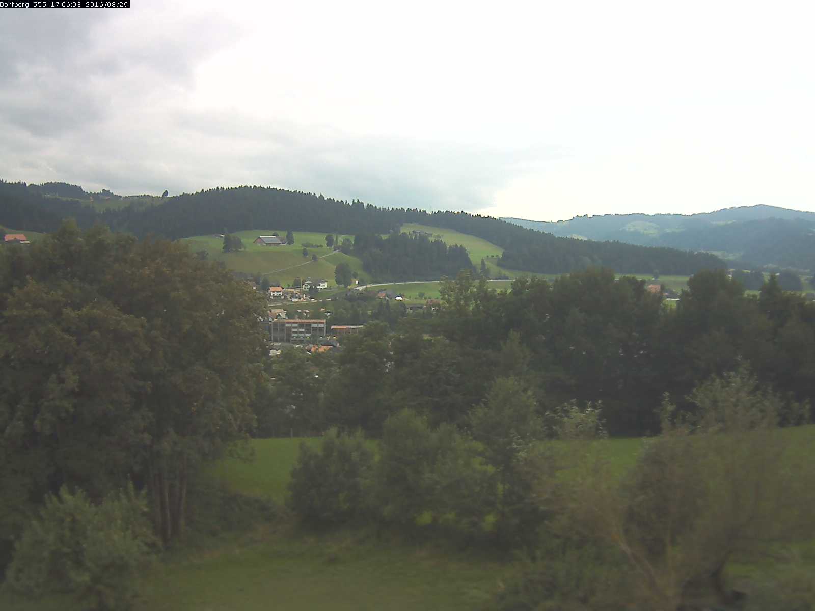 Webcam-Bild: Aussicht vom Dorfberg in Langnau 20160829-170601