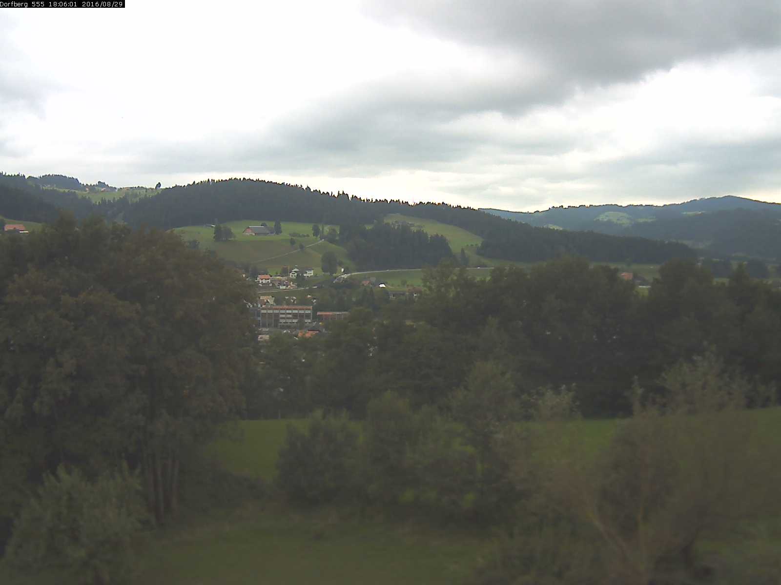 Webcam-Bild: Aussicht vom Dorfberg in Langnau 20160829-180601