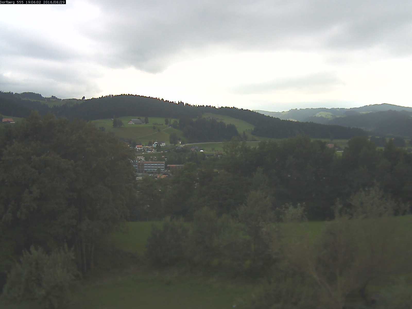 Webcam-Bild: Aussicht vom Dorfberg in Langnau 20160829-190602