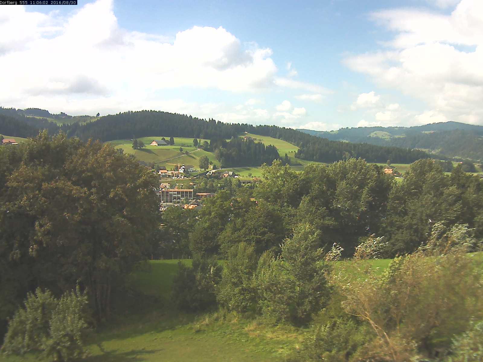 Webcam-Bild: Aussicht vom Dorfberg in Langnau 20160830-110601