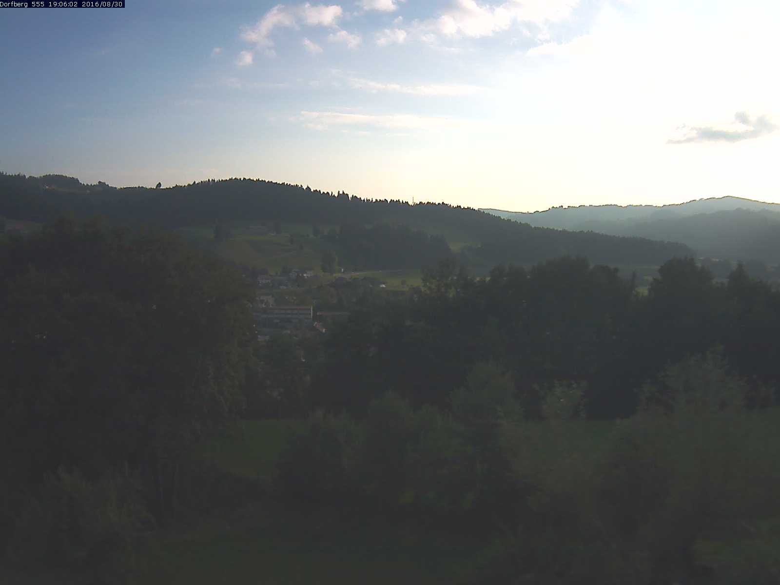 Webcam-Bild: Aussicht vom Dorfberg in Langnau 20160830-190602