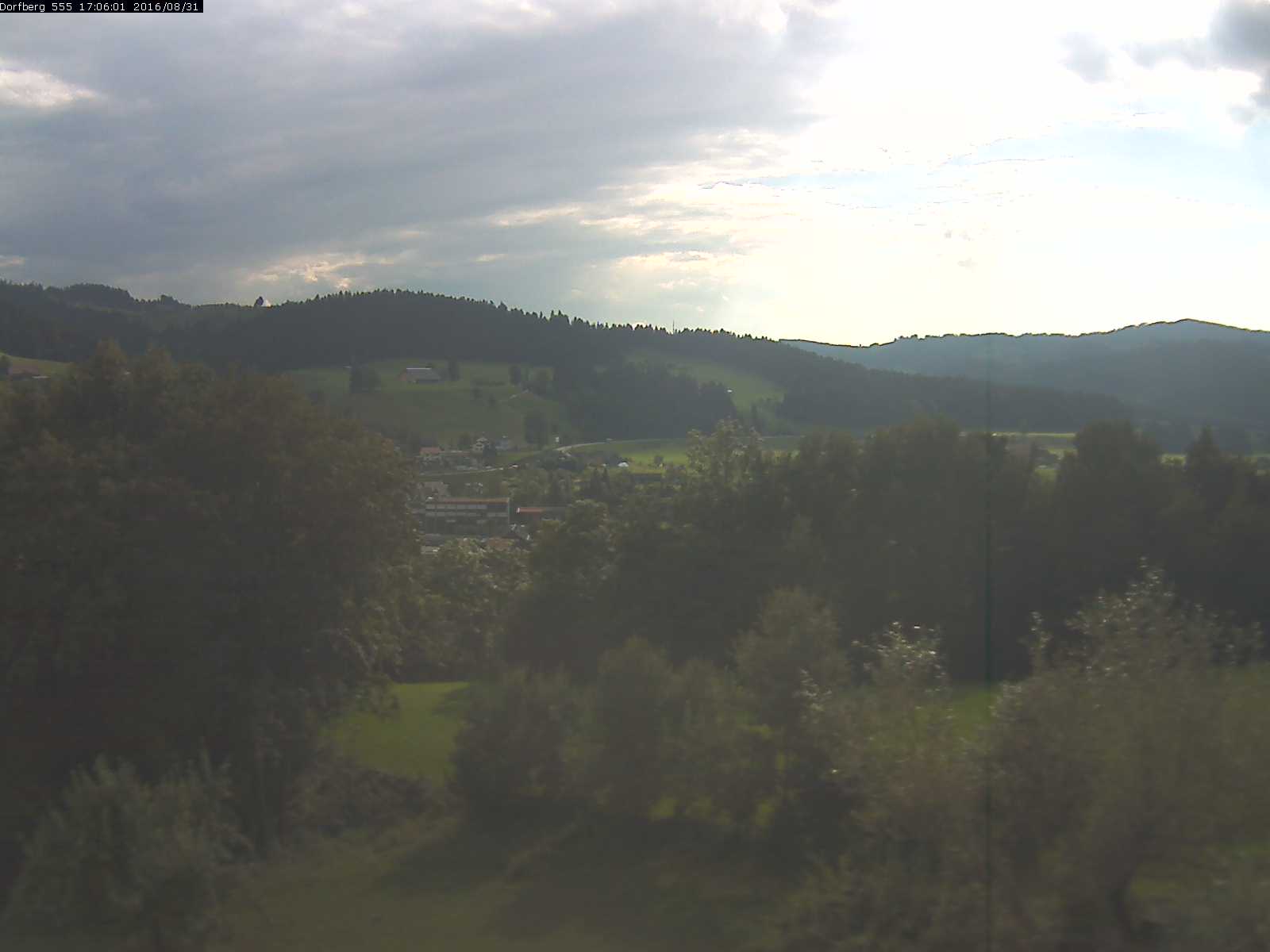 Webcam-Bild: Aussicht vom Dorfberg in Langnau 20160831-170601