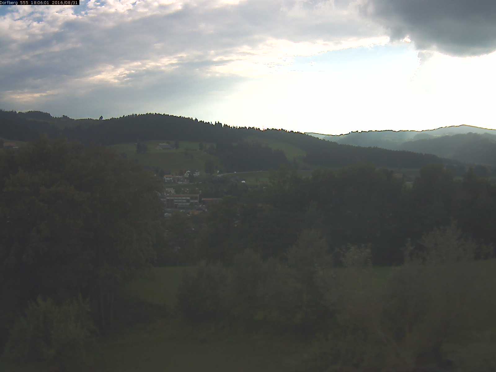 Webcam-Bild: Aussicht vom Dorfberg in Langnau 20160831-180601
